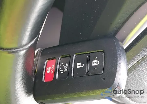 2017 Toyota Rav4 Hybrid Limited z USA, uszkodzony, nr VIN JTMDJREV4HD144307